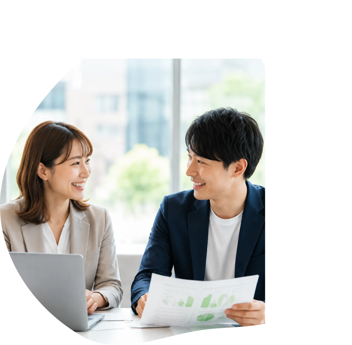 公益法人の担当者と専門スタッフの打ち合わせ